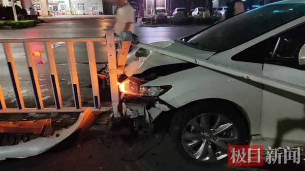 在车里吵架是不是不吉利—两口子在车上吵架