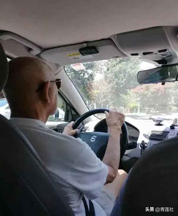 大學生對老人的尊重;小孩子對老人不尊重怎么辦