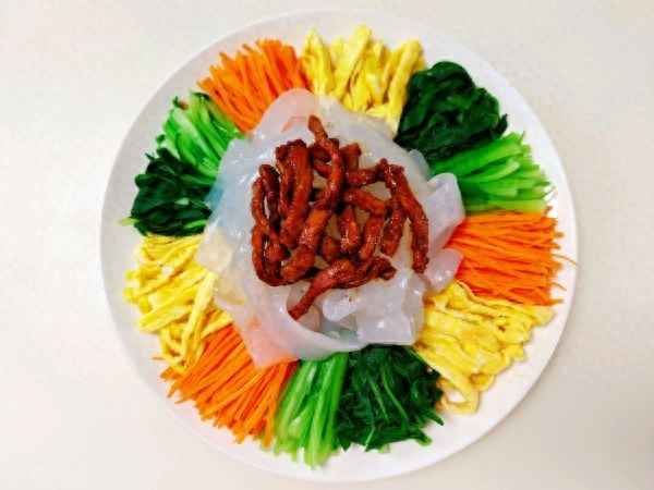 肉絲拉皮的做法大全;肉絲拉皮的做法大全圖片