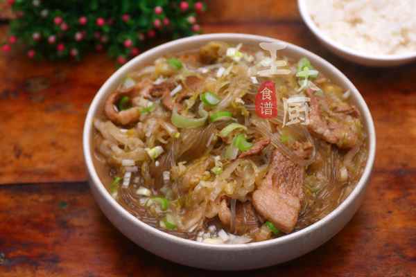 酸菜燉粉條的原料(酸菜燉粉條放什么調料)