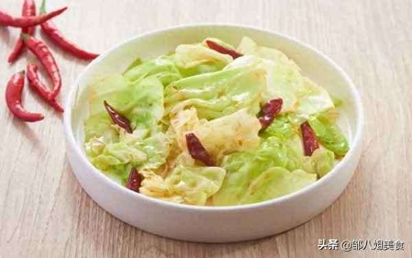 手撕包菜用不用焯水;爆炒手撕包菜的做法