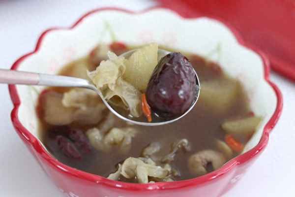 白木耳和紅棗可以一起燉嗎、白木耳與紅棗