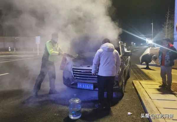 起亞kx1油箱蓋怎么打開—起亞kx1油箱開關在哪
