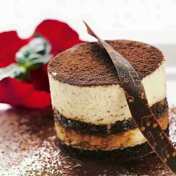 女生的網(wǎng)名叫tiramisu,女生的網(wǎng)名叫月半是什么意思