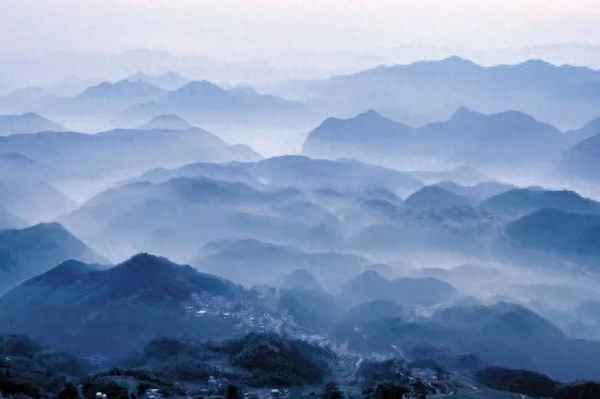 江碧鸟逾白下一句;飞入菜花无处寻的上一句是什么诗