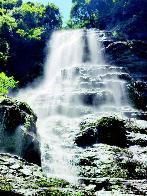 桂林有个瀑布叫什么名字—桂林旅游瀑布