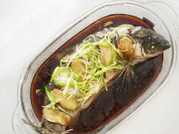 2斤多鯉魚需要蒸多長時間_2斤多的鯉魚怎么做好吃