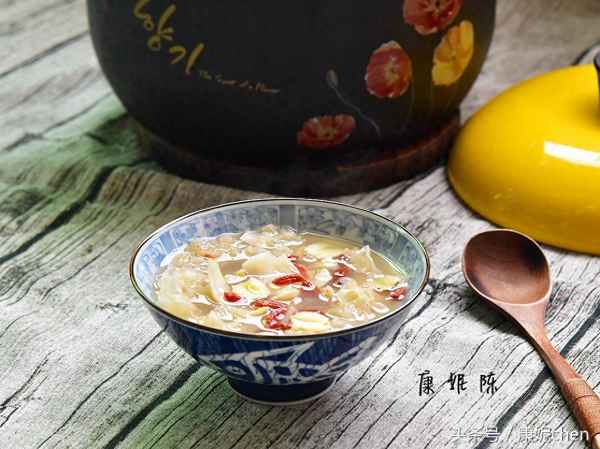 百合銀耳蓮子湯的營養(yǎng)價值,百合銀耳蓮子羹功效