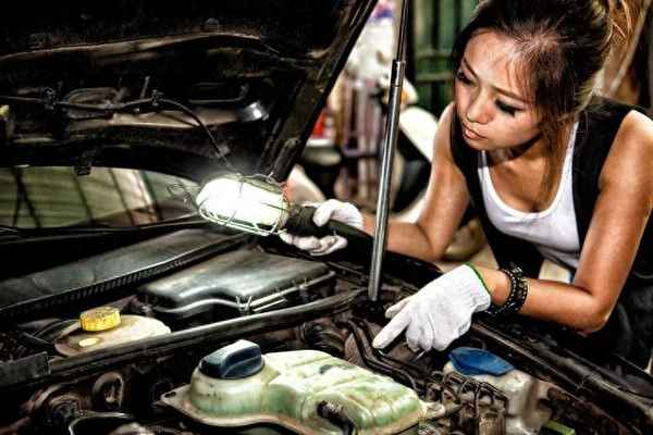汽車前蓋怎么打開_別克汽車前蓋怎么打開