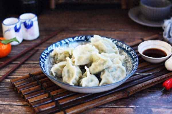 韭菜豬肉餃子的制作方法_韭菜豬肉餃子的制作方法和配料