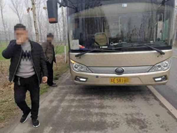 標準大巴車載客多少人(標準大巴車載客多少人上車)