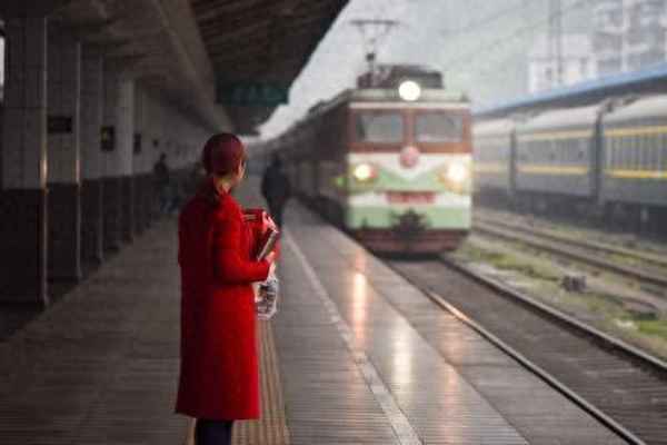 火车临时停车是在干嘛;火车临时停车什么意思