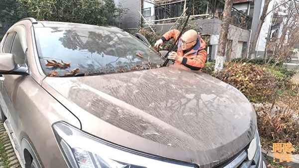 汽車(chē)電瓶沒(méi)電能推啟動(dòng)嗎(汽車(chē)電瓶沒(méi)電了咋辦可以推起來(lái)嗎)