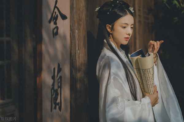 与卿有关的浪漫诗句、卿字一般人用不起