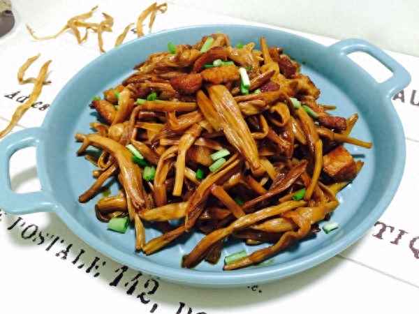 黃花菜跟什么炒最好吃-干黃花菜的正確吃法