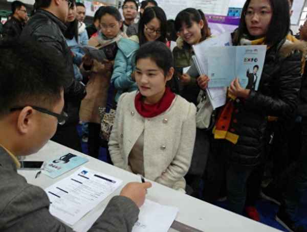 應(yīng)屆生簽三方協(xié)議的后果(應(yīng)屆生簽三方協(xié)議的后果是什么)
