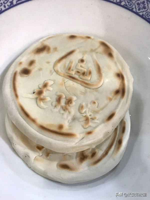 西安羊肉泡饃的三種吃法(西安羊肉泡饃的正確吃法)