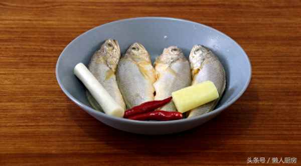 蒸小黃魚的家常做法清蒸(怎么蒸小黃魚最好吃)
