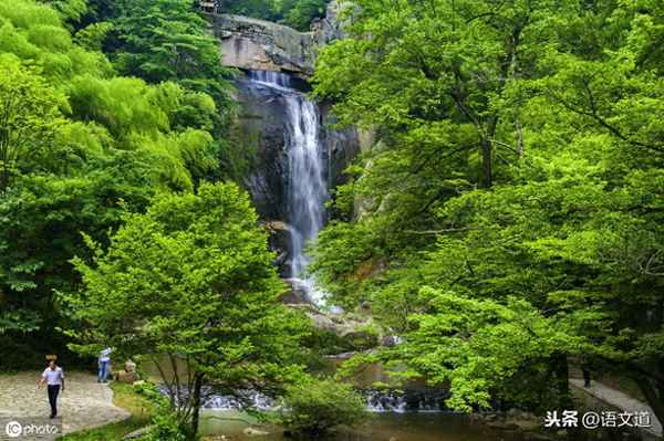 庐山瀑布的创作背景、庐山瀑布的作者是谁？