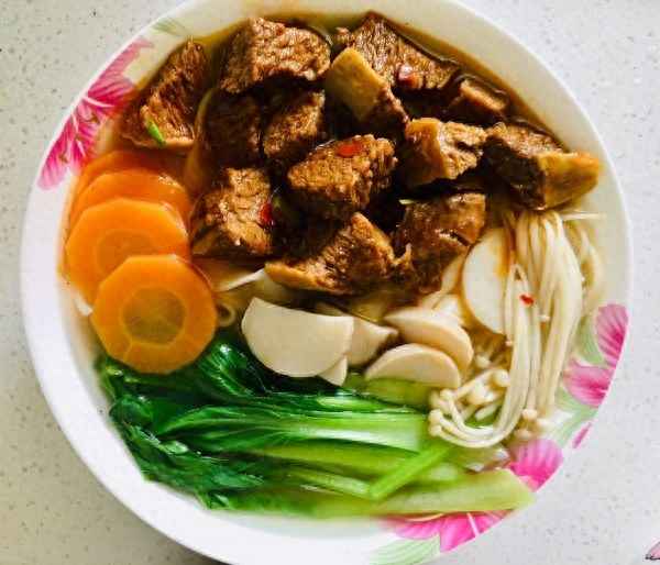 家庭版牛肉面簡單做法,家庭版牛肉面簡單做法視頻