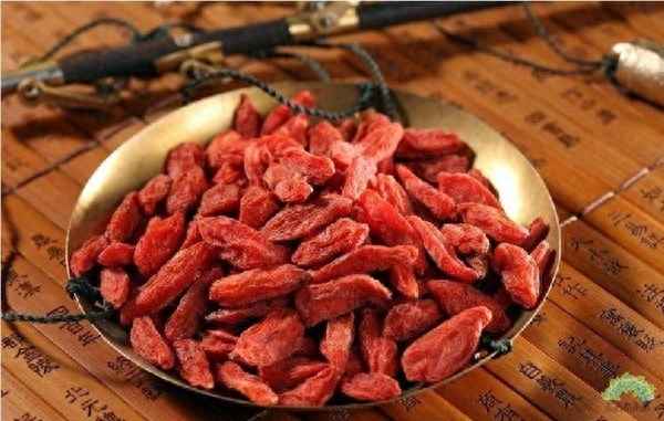 桂圓肉和枸杞泡水喝的功效—桂圓肉與枸杞子
