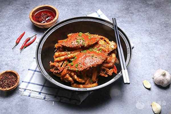 年糕梭子蟹的家常做法;螃蟹毛豆年糕
