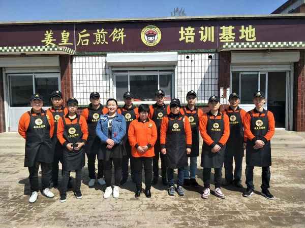 煎餅果子培訓(xùn)一般多少學(xué)費(fèi)—小吃擺攤最火項(xiàng)目