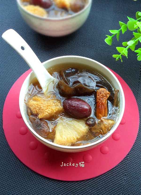 猴頭菇和茶樹菇煲豬骨(猴頭菇與茶樹菇煲湯的作用)