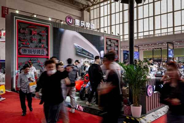 兩款車的排量大小;2.5排量的車