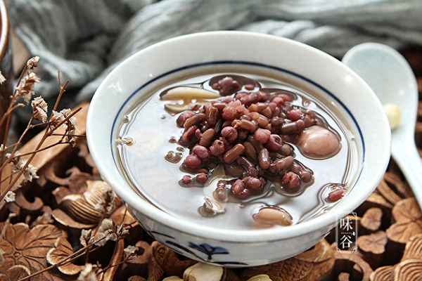 赤小豆薏米粥的功效(赤小豆薏米粥的功效與作用及禁忌)