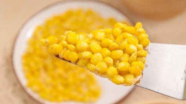 玉米面餅的用料和制作方法(玉米面餅的制作過(guò)程)
