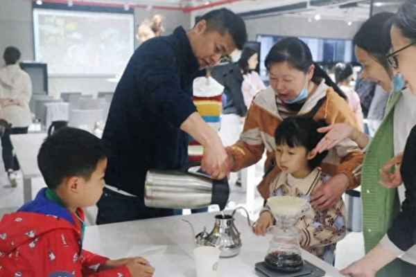 學(xué)做冰淇淋在哪里可以學(xué)—10歲的孩子能做的甜品