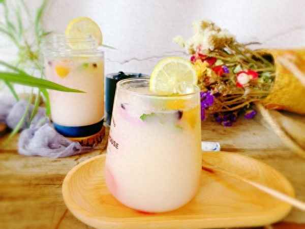 檸檬蜂蜜水的做法和功效、蘋果檸檬蜂蜜水的功效