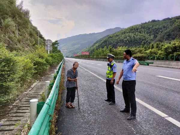 高速把别人车撞了怎么处理;在高速把人撞了算谁的责任