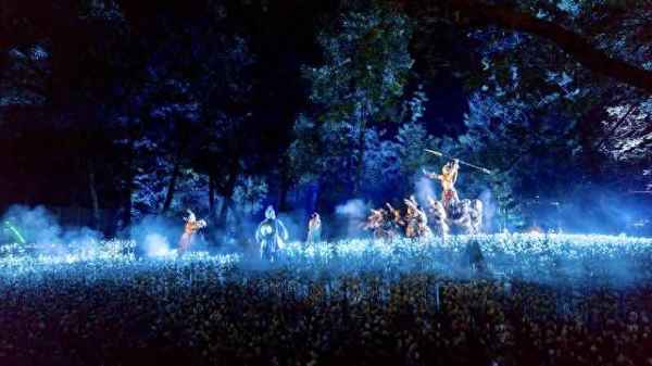 江清月近人什么意思-黑云翻墨未遮山的意思