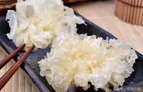 銀耳蓮子湯的營養(yǎng)價值,銀耳蓮子湯的好處和壞處