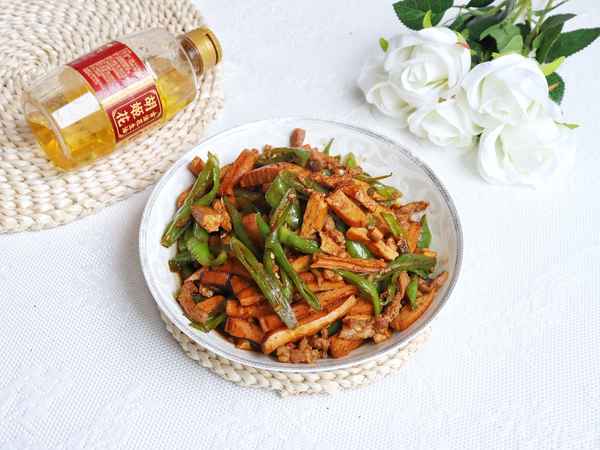 肉香干蓋澆飯的圖片;香干肉絲蓋澆面