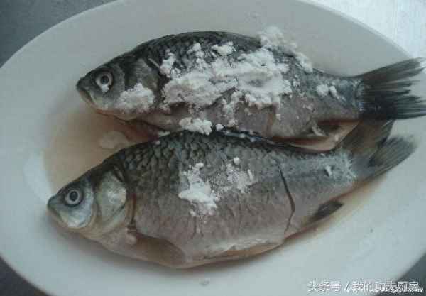 糖醋鯽魚的家常做法-糖醋鯽魚的家常做法視頻教程