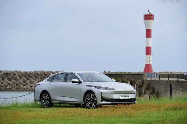 比亞迪秦電動汽車,比亞迪秦電動汽車怎么操作