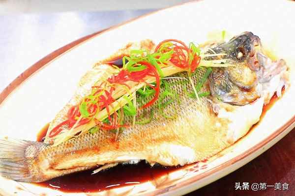 最簡(jiǎn)單的清蒸魚(yú)的做法_最簡(jiǎn)單的清蒸魚(yú)的做法的視頻