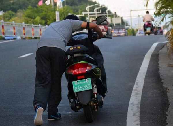 新能源車沒電了自救方法_新能源車沒電了咋辦