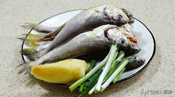 油炸小黃魚(yú)怎么做最好吃(油炸小黃魚(yú)怎么做？)