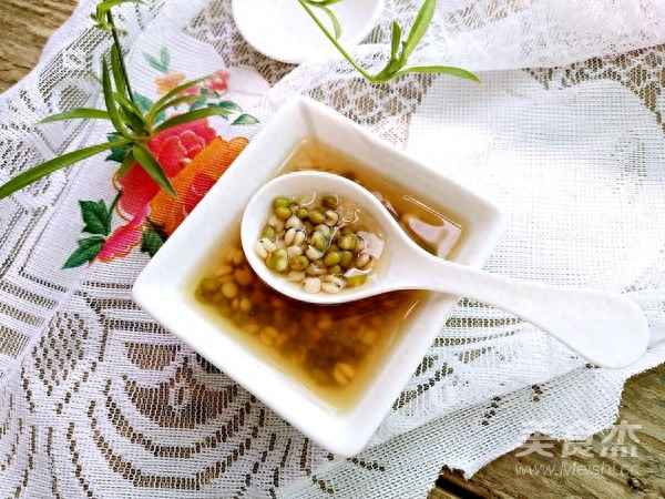 綠豆加薏米有什么功效;綠豆和薏米泡水喝有什么功效