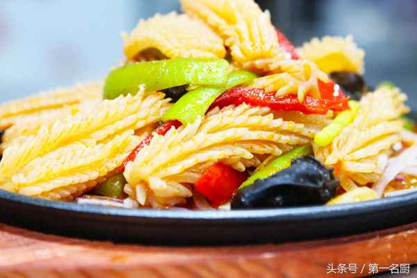 正宗鐵板魷魚的做法及醬料視頻(正宗鐵板魷魚的做法及醬料視頻教程)