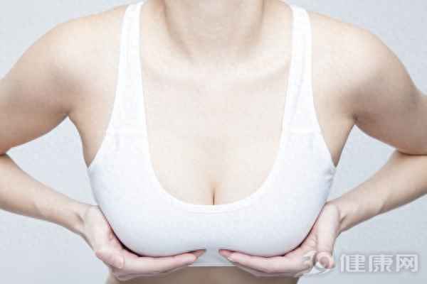 怎么丰胸最快最有效的方法;揉胸会变大吗