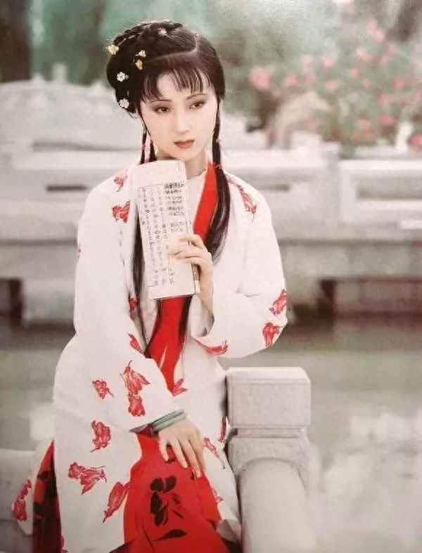 關(guān)公照鏡子歇后語;關(guān)公照鏡子的歇后語是什么意思