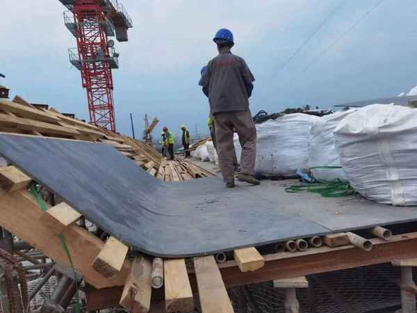 混凝土不拆模板养护可以不(模板不拆混凝土会烧坏吗)