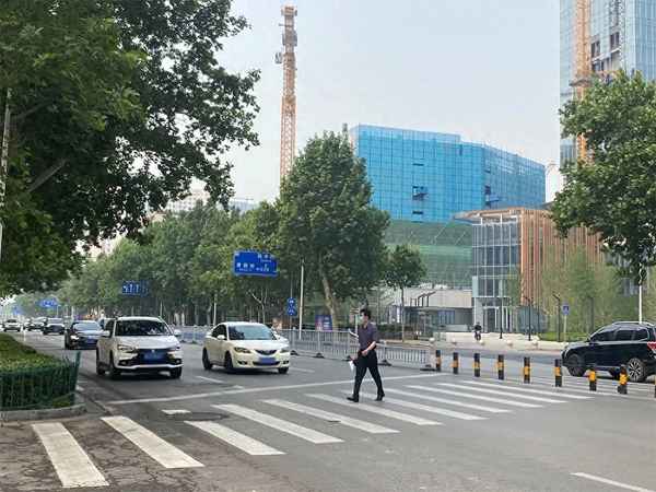 馬路上的中心線是什么意思、道路中心線是什么標志