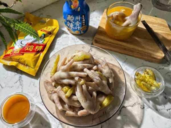 泡椒鳳爪是生腌的嗎;泡椒鳳爪是泡菜嗎