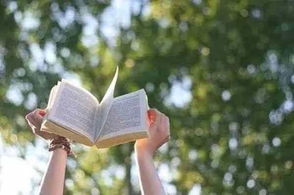 日日日从东畔出朝朝鸡向五更啼,五更鸡声三遍啼,八斗才高黄牛来